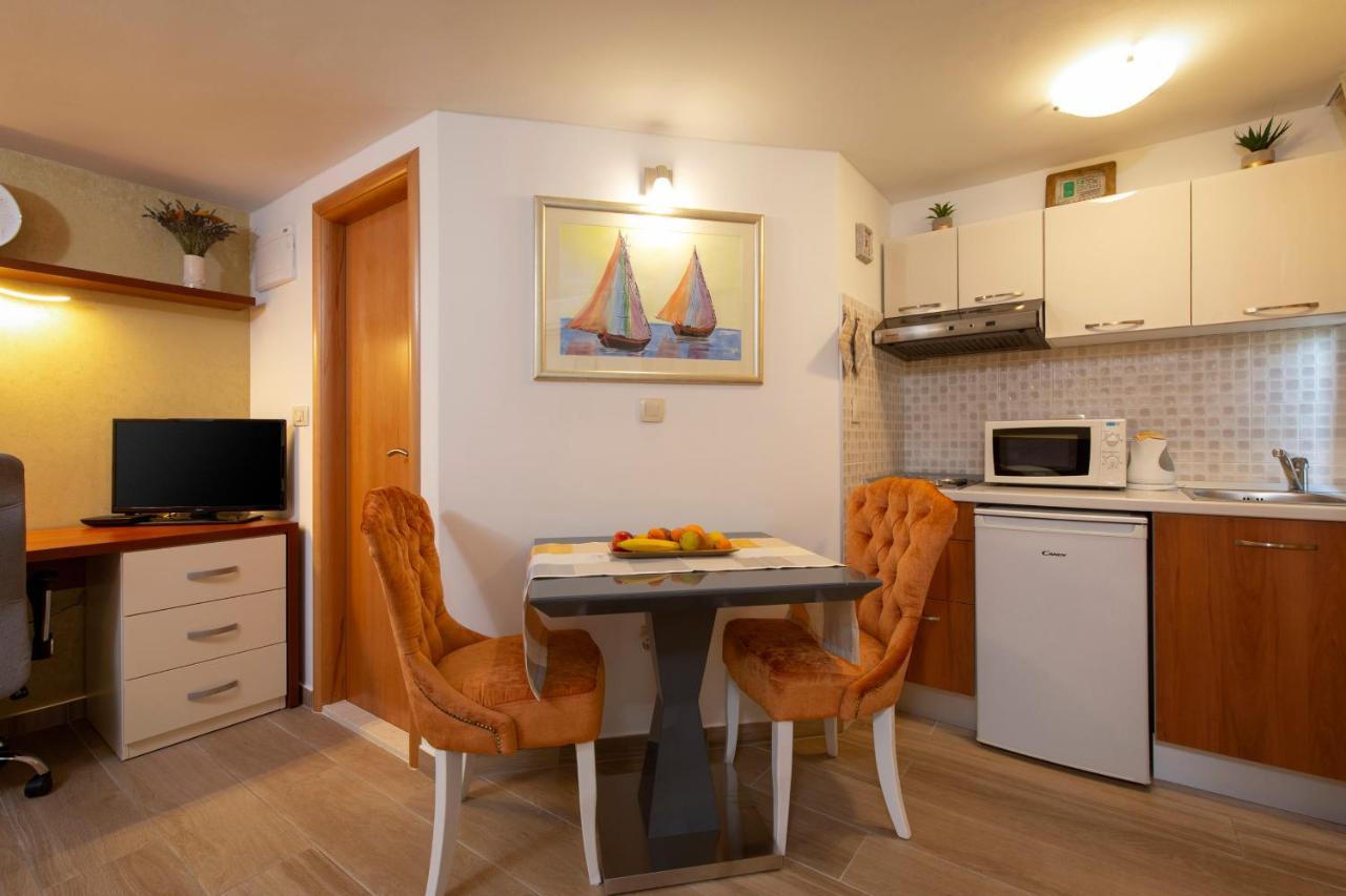 Studio Apartment Oleander Split Eksteriør billede